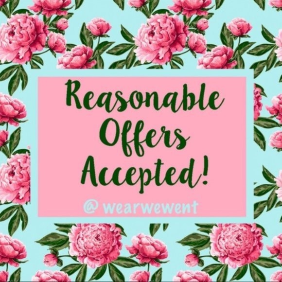 @wearwewent accepts reasonable offers!! ❤️ - Picture 1 of 3